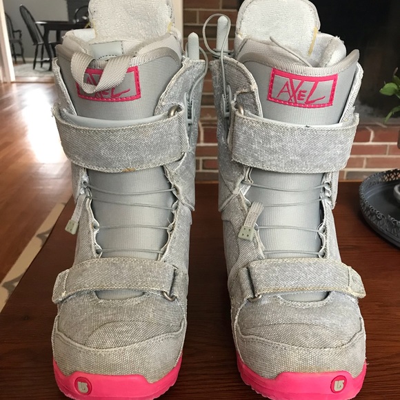 burton axel snowboard boots